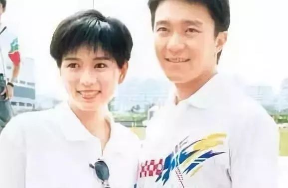 57岁周星驰历经4段感情，罗慧娟对他影响最为深，莫文蔚不计前嫌