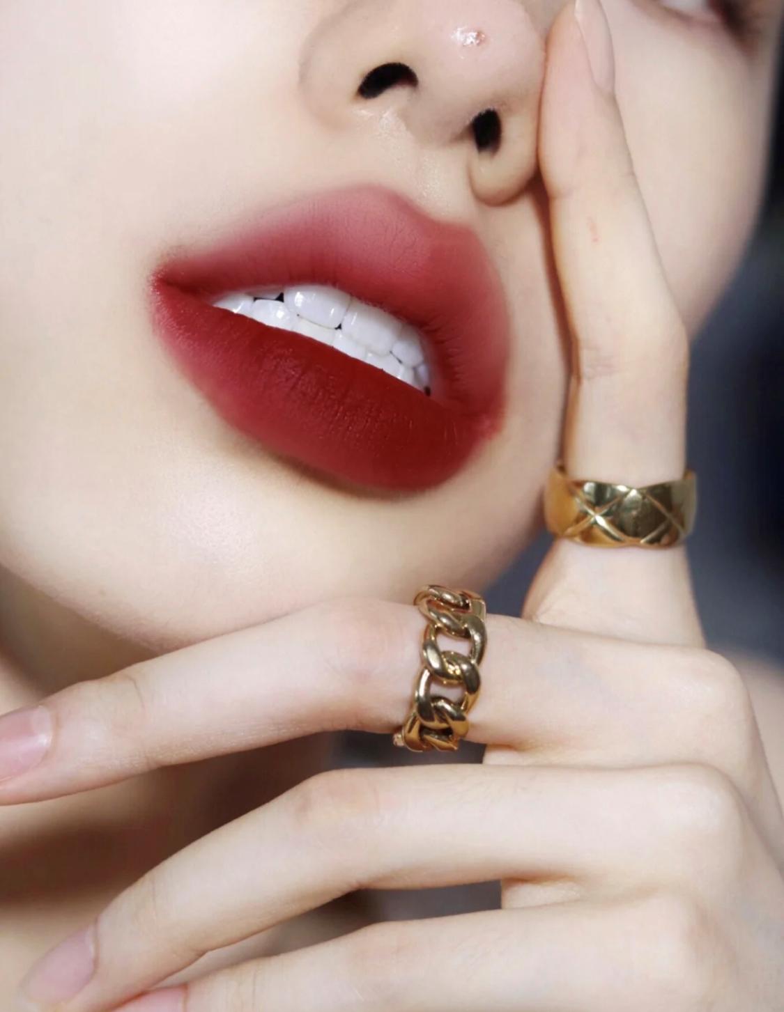 黄黑皮穿胡萝卜色好看吗,黄黑皮适合胡萝卜色显气色