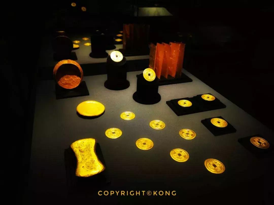 上海观复博物馆地面,上海中心37楼观复博物馆