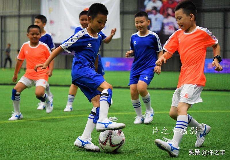《首都抗疫医护人员亲子“同心公益”足球赛》