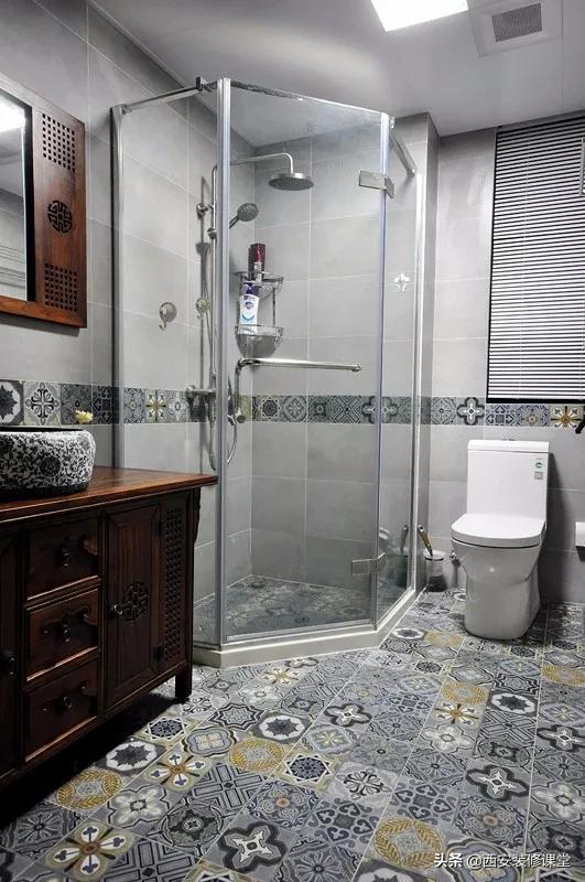 卫生间淋浴隔断用玻璃门还是浴帘,软装隔断卫生间淋浴区装修效果图