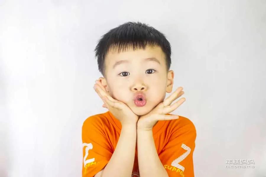 贾静雯女儿先天弱视,贾静雯女儿眼睛近视怎么治疗