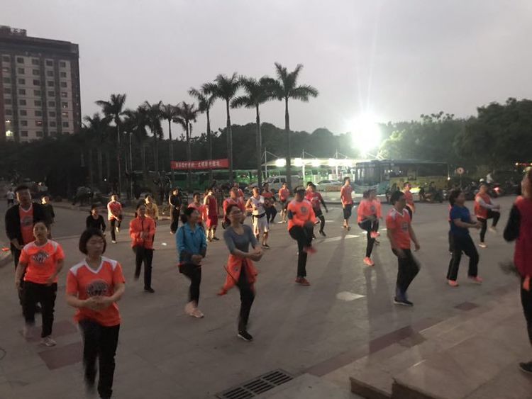 相逢是歌相聚是缘你我同行下句,相逢是缘相聚是情诗