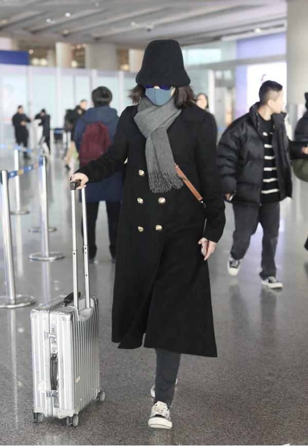 奔四这样穿舒适大方又好看,奔四奔五女人穿什么鞋好