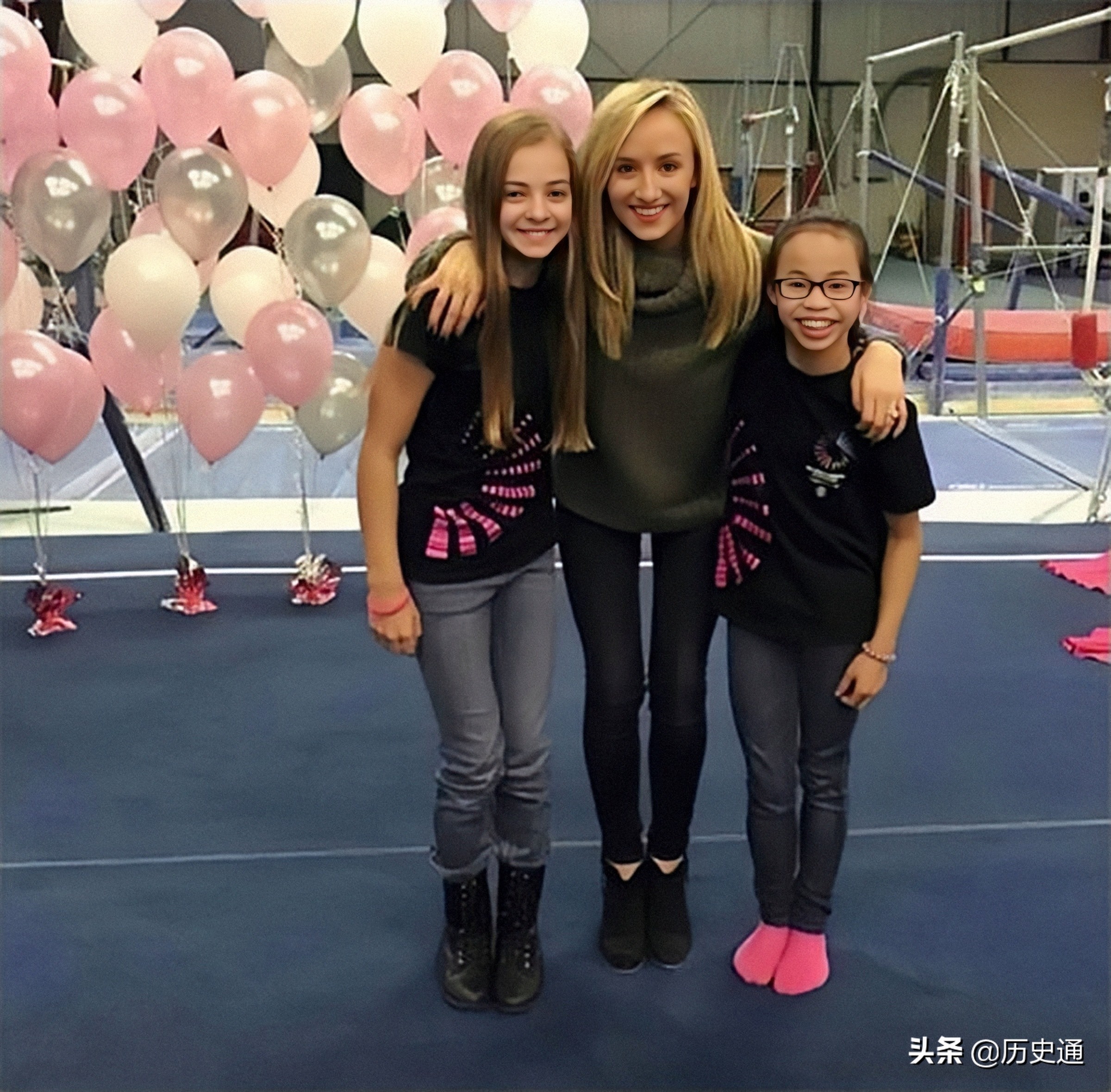 三个女孩父母双亡被收养动漫,三个女孩被收养后不同命运