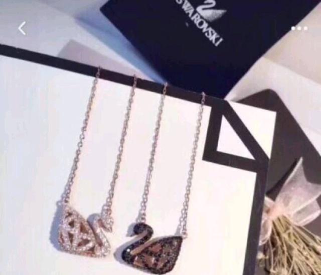 施华洛世奇天鹅项链怎么查询真假,施华洛世奇天鹅项链材质是银吗