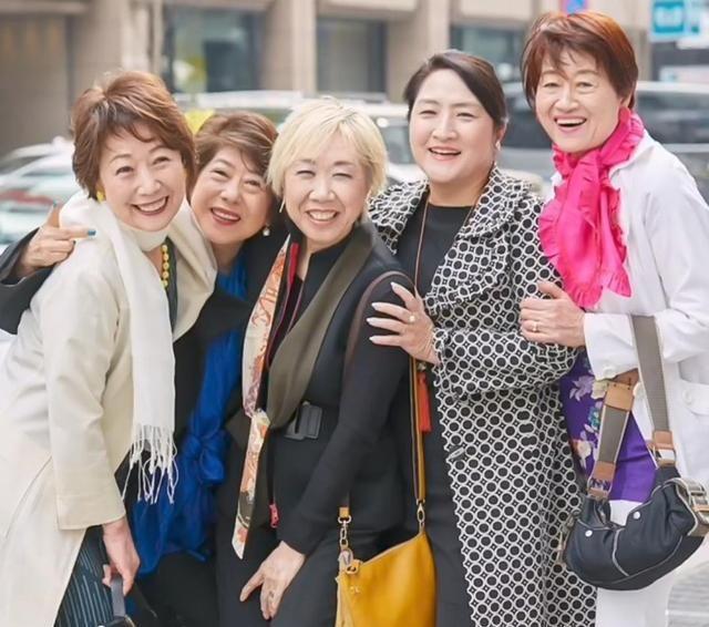 这才是8090原本该有的样子,精致女孩必备最好的化妆品