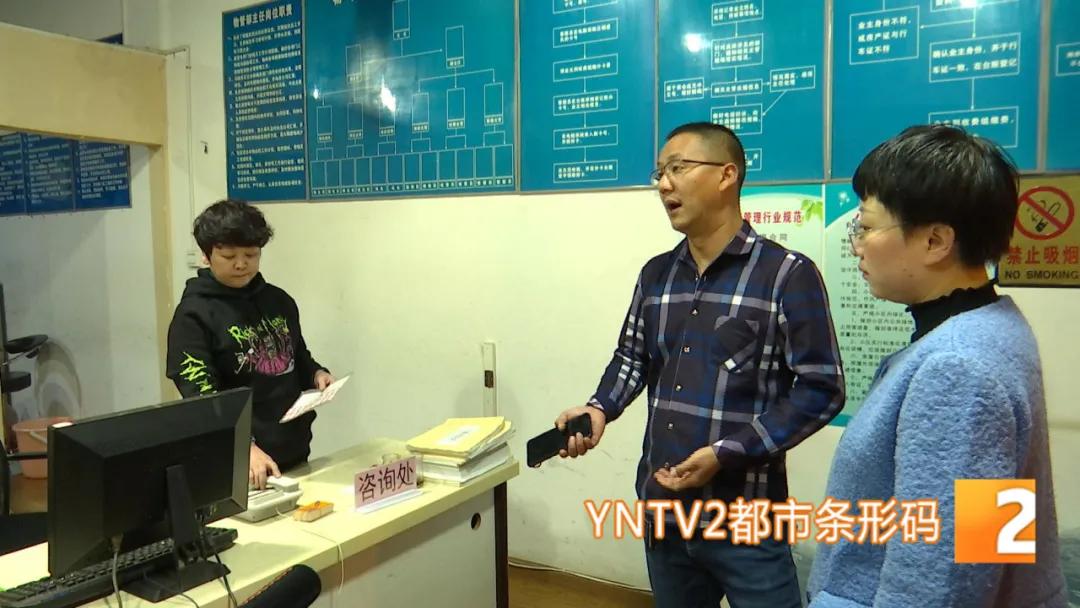 前挡风玻璃被石头砸碎,车车玻璃被砸碎