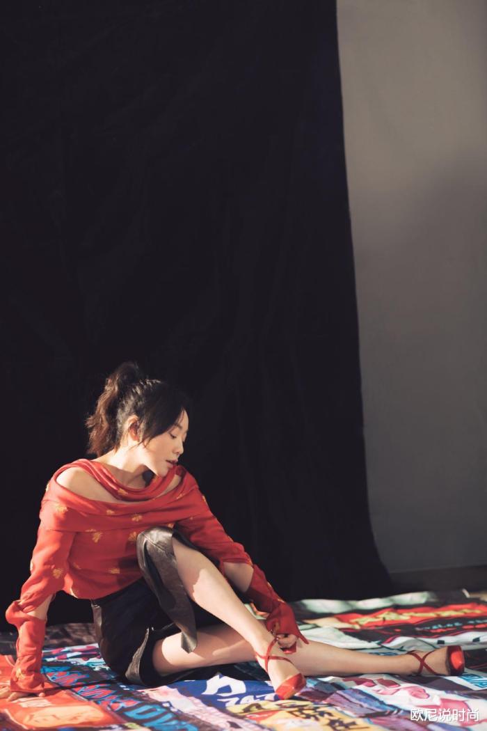 48岁闫妮的身材惊艳春晚,闫妮身材4k写真