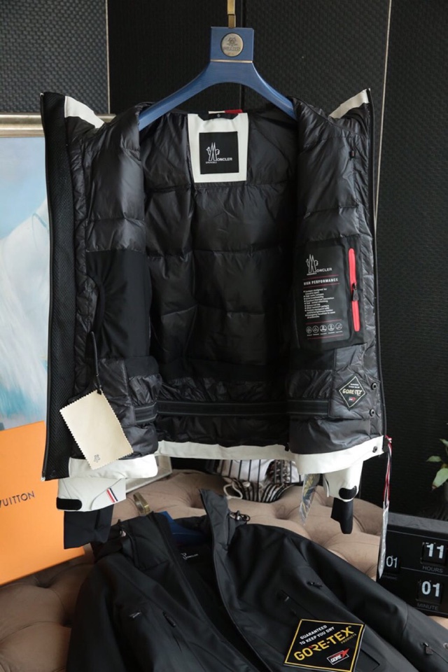 蒙口羽绒服在哪看产地 (蒙口复刻羽绒服)