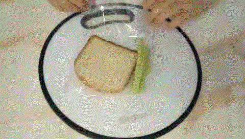 如何让面包变软不发硬,面包隔夜变硬了怎么回软