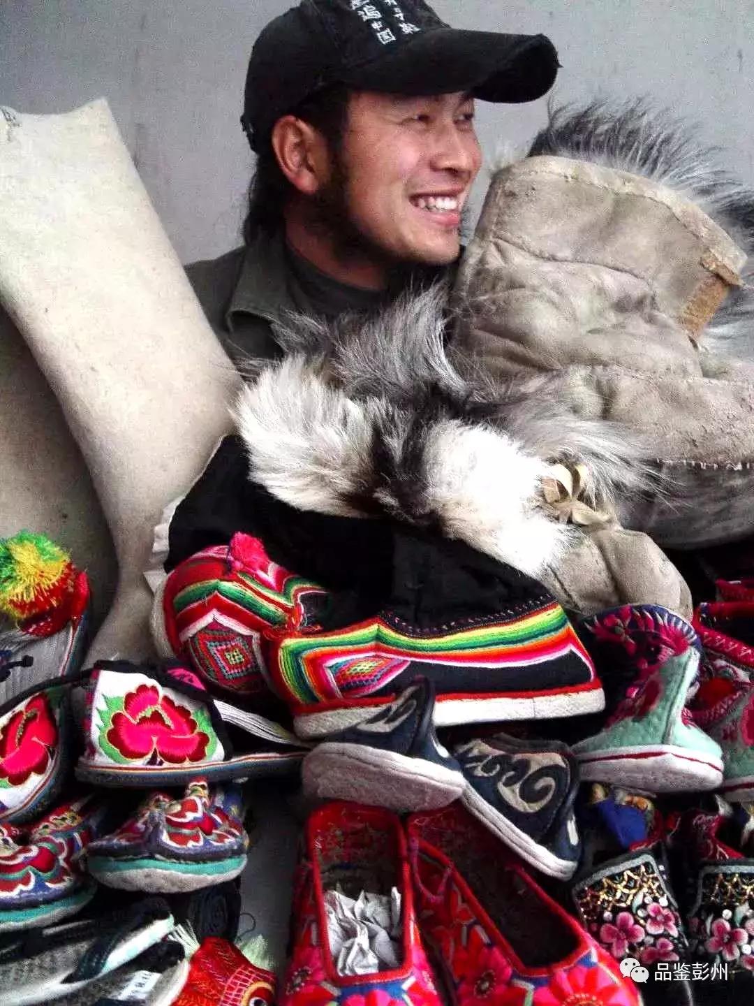 走遍中国的“寻鞋哥”来了！这回居然换上“军乐造”