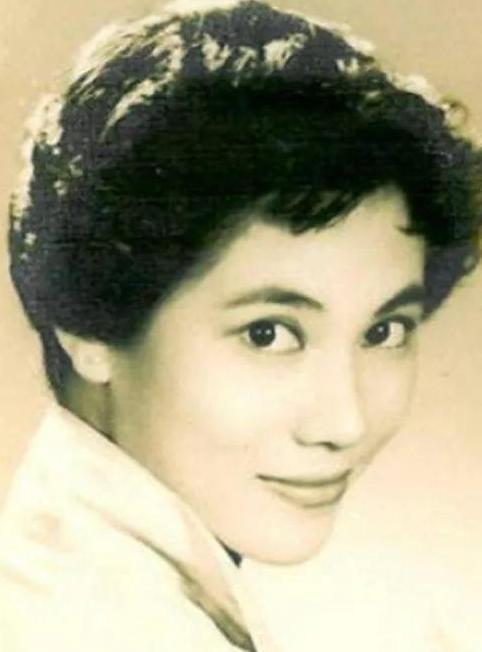 84岁谢贤穿皮衣状态好,80岁的谢贤依然帅气迷人