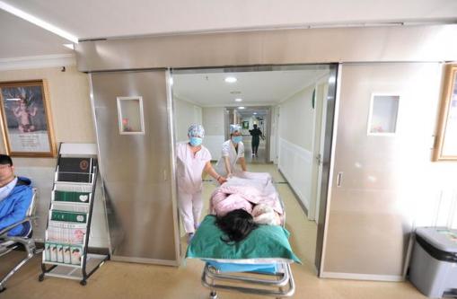 剖腹产28天突然伤口流脓,剖腹产后不到2个月伤口突然崩裂