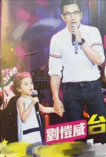 ​都说小糯米神似杨幂美到犯规，梁咏琪女儿的混血颜才堪称一绝