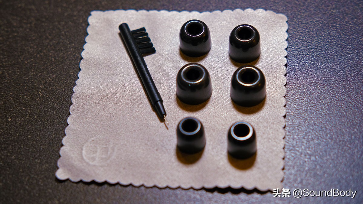 「耳机测评」“小女毒”，听宝欧若拉（AURORA）单动铁耳塞