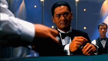 你爸妈看地方台打牌节目的样子，像极了看LOL直播的你