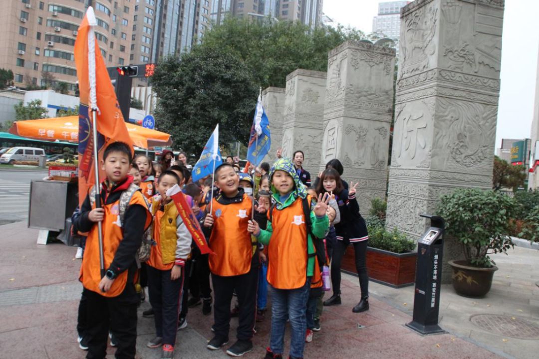 绫虫仼鍥介檯,绫虫仼鍥介檯鑻辫