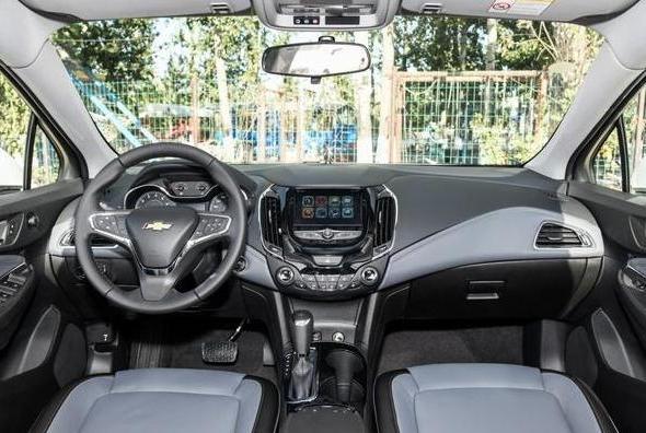 雪佛兰全新科鲁兹rs赛道动态表现,科鲁兹rs1.0t三缸测评