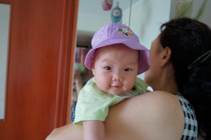 孩子爱黏妈妈的原因,孩子爱黏着妈妈