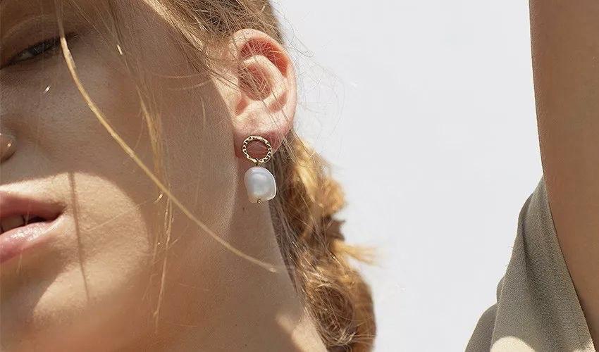今年流行耳饰珍珠,今年流行耳饰洋气百搭