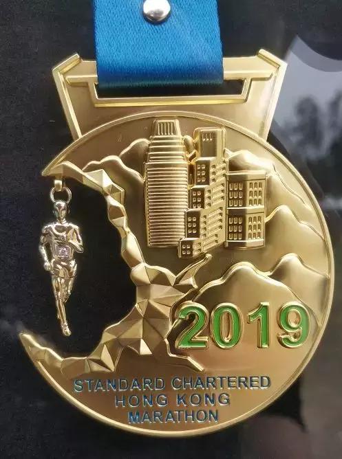 徐濠萦陈奕迅谁介绍的,徐濠萦年轻照片都演过什么电视剧