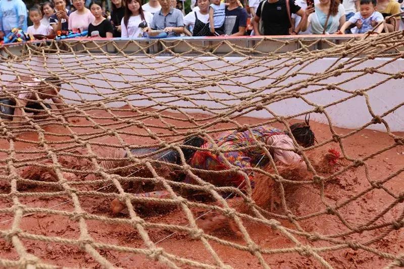 如果有人用水枪来泼我们怎么办呢,如果有人故意用水泼你你该怎么办