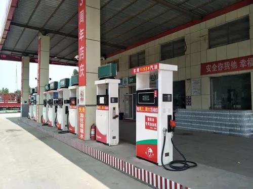 加油站上班一个月工资是多少钱,加油站工资低为什么都抢着去上班