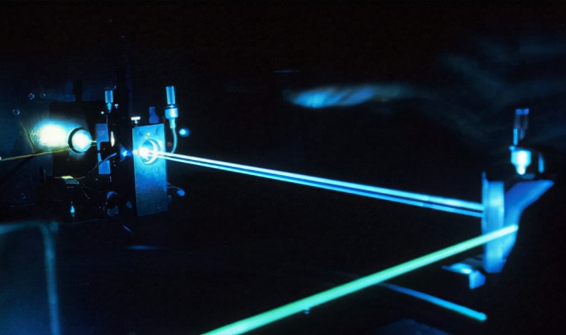 不怕煮不怕烤不消磁！科学家造出500TB超大5维光盘，寿命138亿年