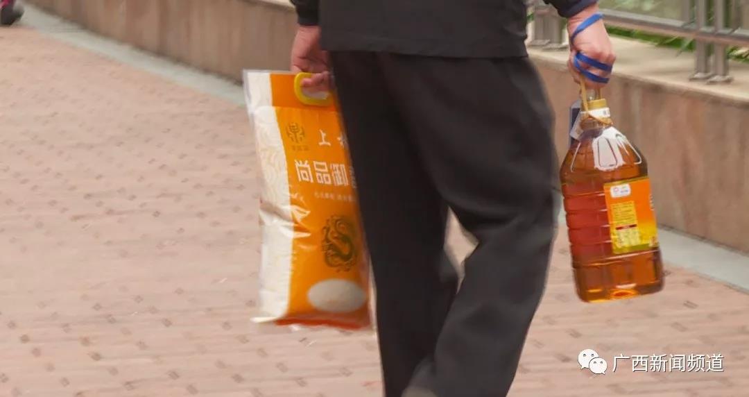 慕了！南宁一小区物业给业主发年终福利，提醒你家小区一下？