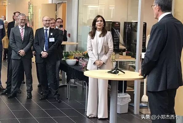 咦，梅根的大钻戒怎么不见了？|郑尔摩斯周报