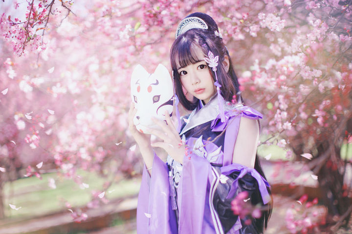 快来感受来自奶妈的爱~剑网三治疗心法cos，五七万真的美貌呀~