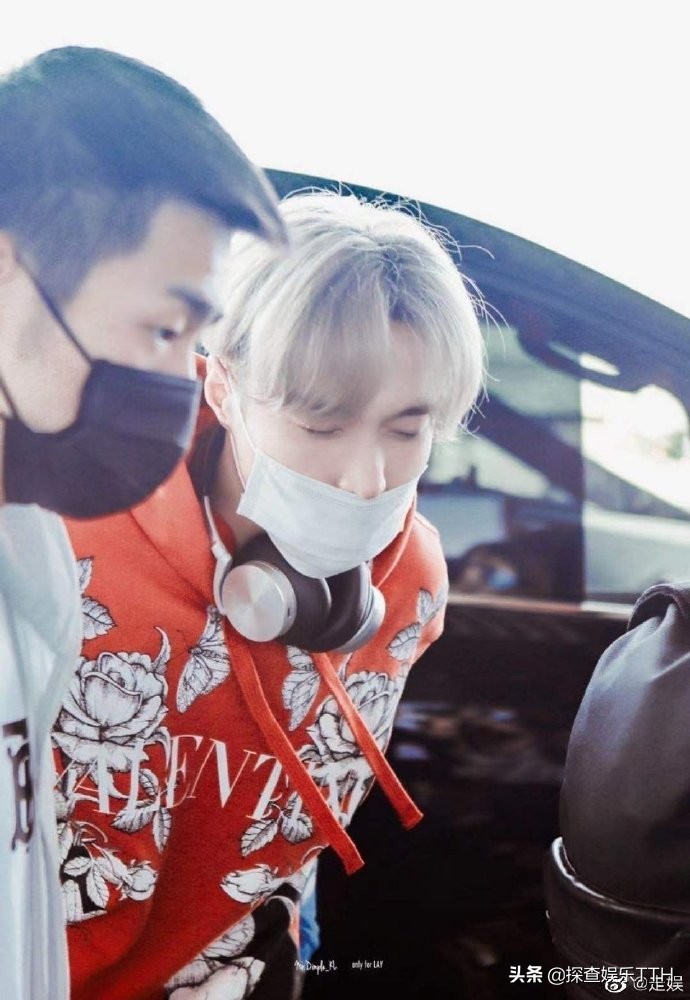 张艺兴新发色银色,张艺兴银色发型图片