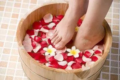 泡脚就是这么神奇,泡脚好处的歌诀