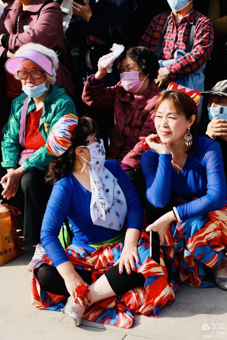 洛阳牡丹广场：*疆新**舞大联欢