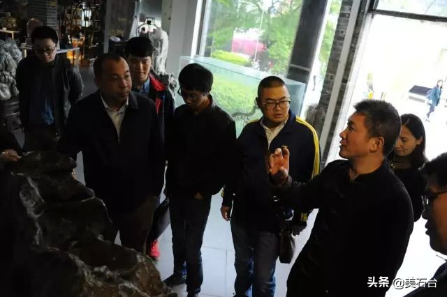 一块玛瑙石能值多少钱,一串玛瑙30年了仅能值多少钱