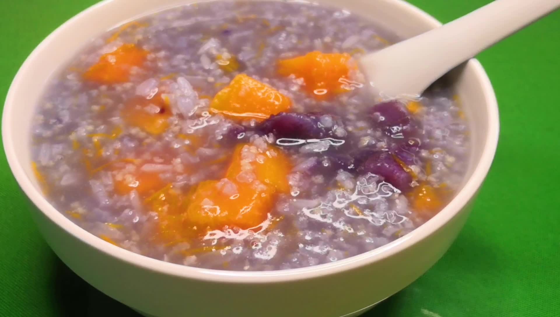 奶香又好喝的南瓜粥,紫薯南瓜粥制作
