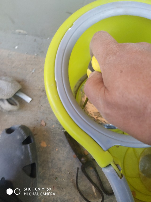 废拖把桶改造,废旧物品改造拖把桶