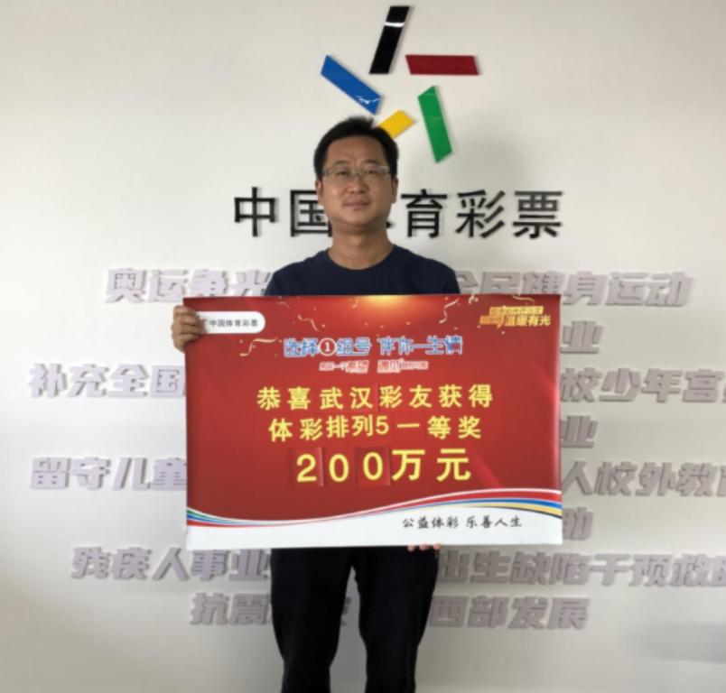 无水印高清露脸,1800万露脸领奖