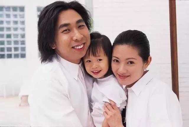 李丽珍历任男友大盘点,蜜桃女孩李丽珍男朋友