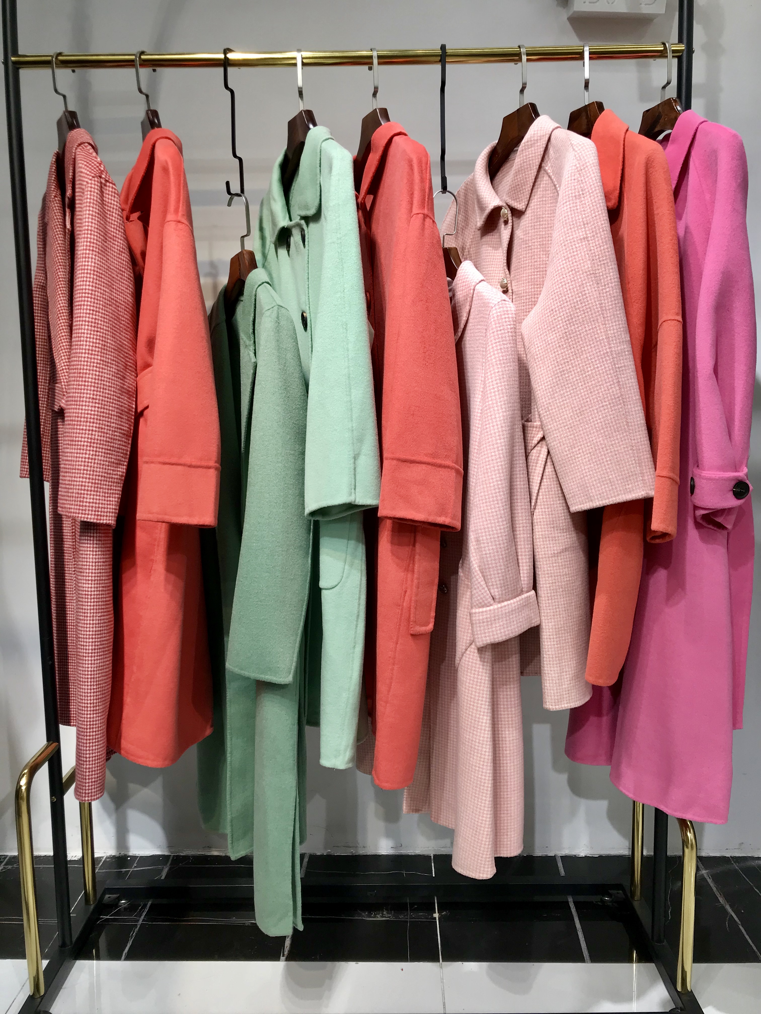 顶级双面羊绒大衣品牌女装尾货,广州双面羊绒大衣尾货批发市场