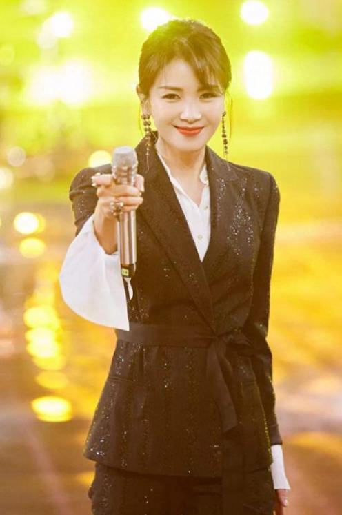 刘涛被离婚？只因42岁的她太美，豪气的首饰演绎怦然心动的时尚美