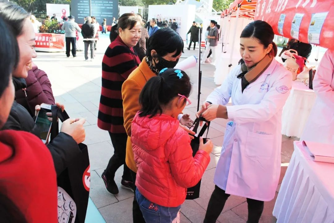 以平凡历炼优秀,让优秀成为习惯三秦最美医务工作者——省地方病防治研究所省皮防所医院院长张虹