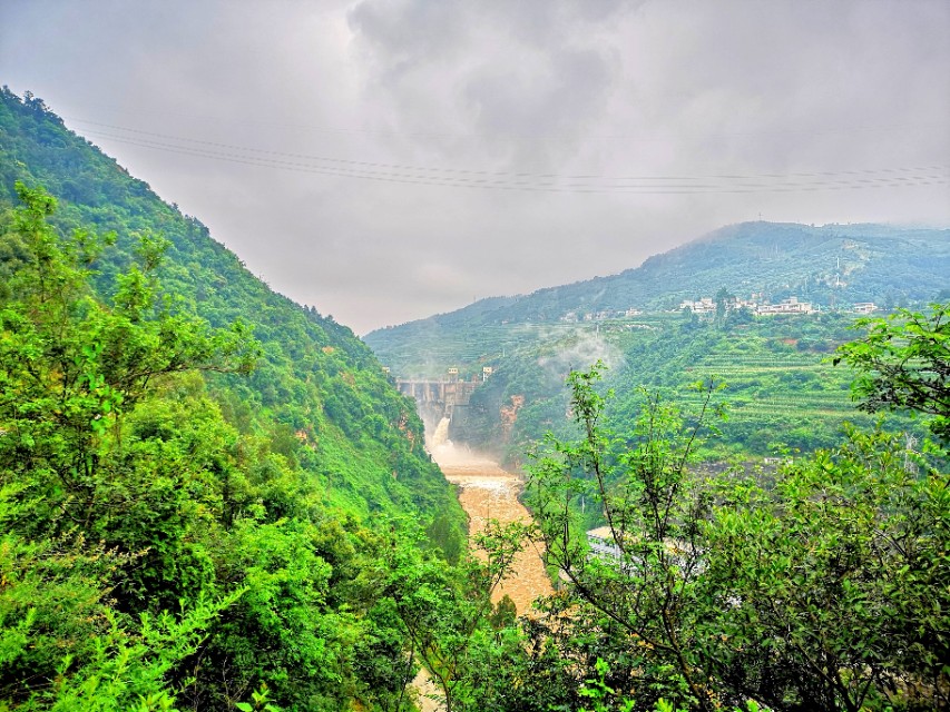 尴尬了！自驾游途中车牌不见了怎么办？这样做保证不扣分！
