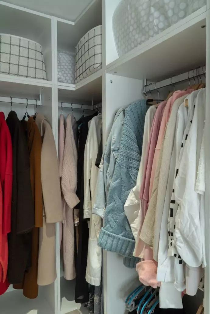 60㎡小屋，我们收了482件衣服，186双鞋子，412本书……