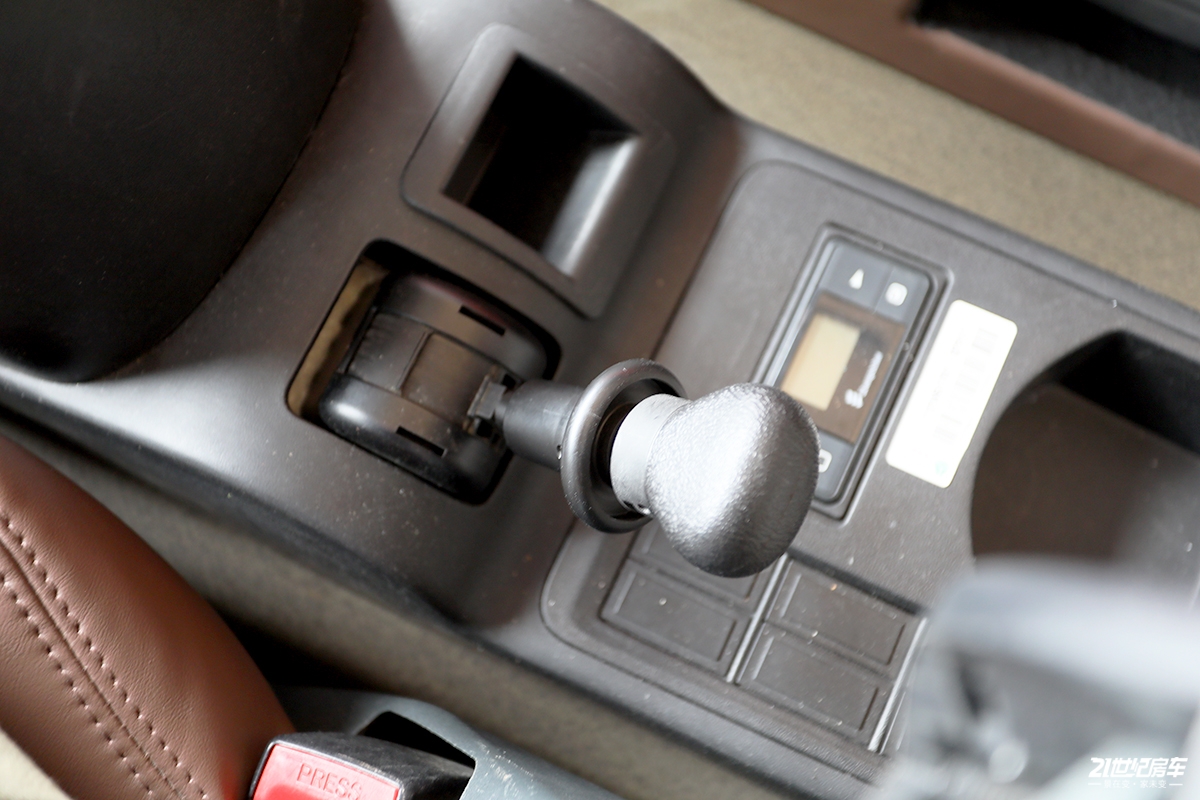 中国创新型的中国重汽越野房车,重汽轻卡四驱房车