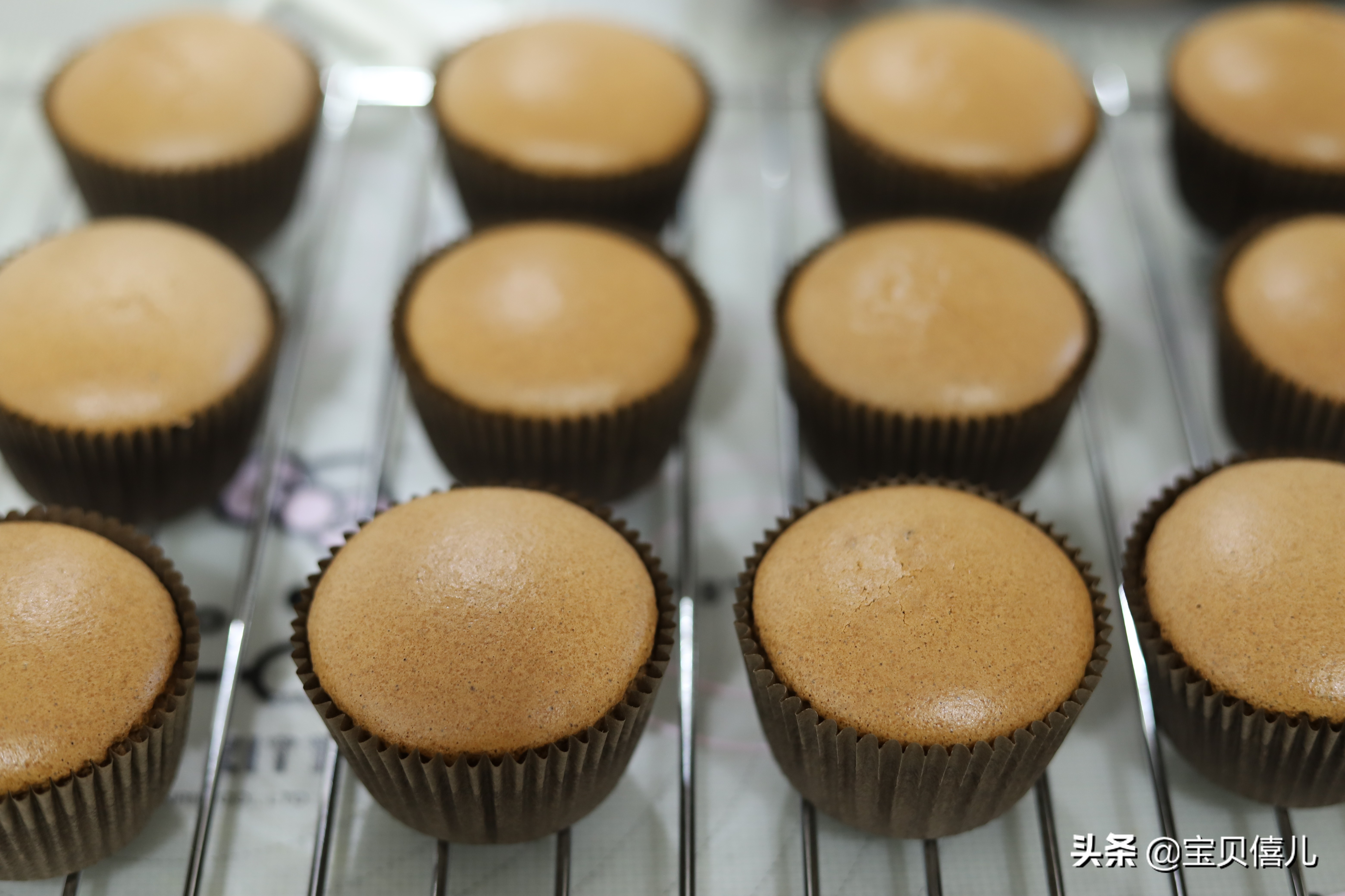 不回缩纸杯蛋糕窍门,不开裂的纸杯蛋糕教程