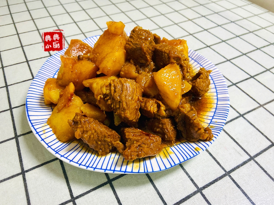 土豆炖牛肉滋养脾胃味道鲜美,土豆炖牛肉怎样做老年人能吃