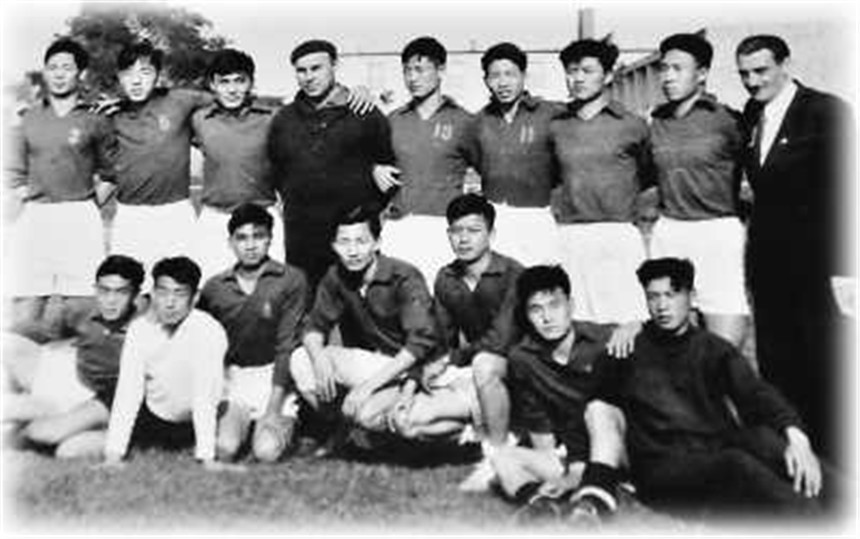 *小平邓**请贺龙担任国家体委主任，贺龙犹豫良久：毛主席的意见呢？