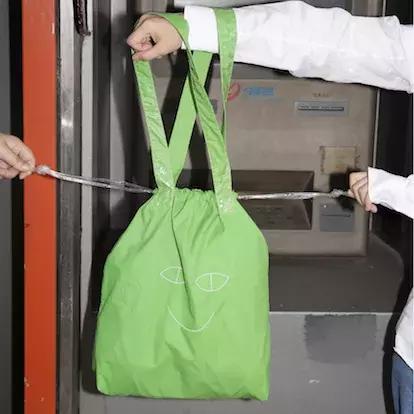 顺江路上有家店，那么小又那么显眼